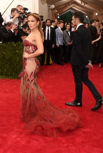 En la gala del MET las tres sensuales famosas dejaron a muchos boquiabiertos con sus curvas al descubierto. ¿Quién las lució mejor?