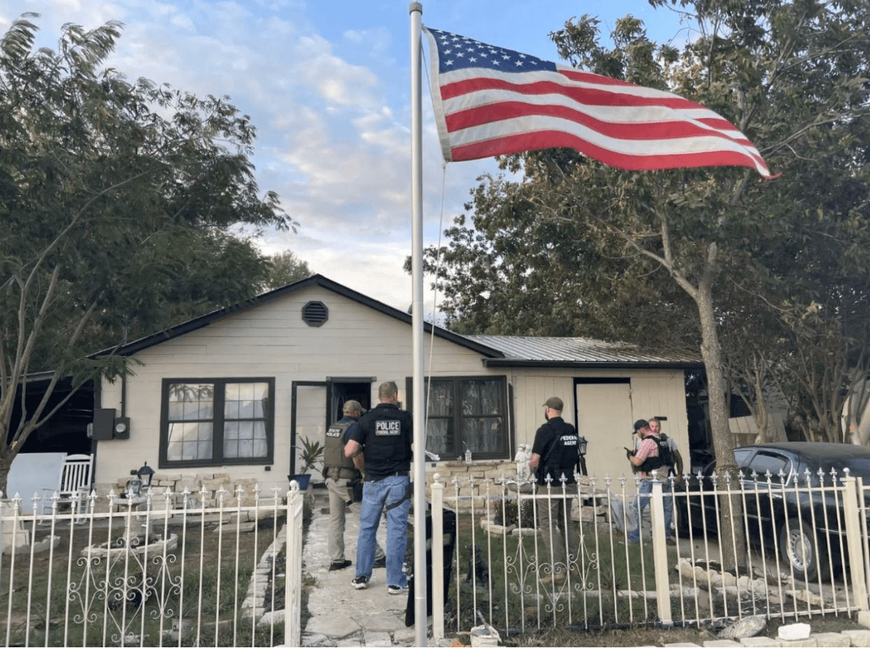 Recientemente, el 
<a href="https://www.univision.com/noticias/criminalidad/fbi-2020-aumento-homicidios-desde-1960">FBI informó un aumento de casi el 30% en los asesinatos en 2020 a nivel nacional</a>, el mayor salto en un año desde que la oficina comenzó a registrar estadísticas sobre delitos hace seis décadas.