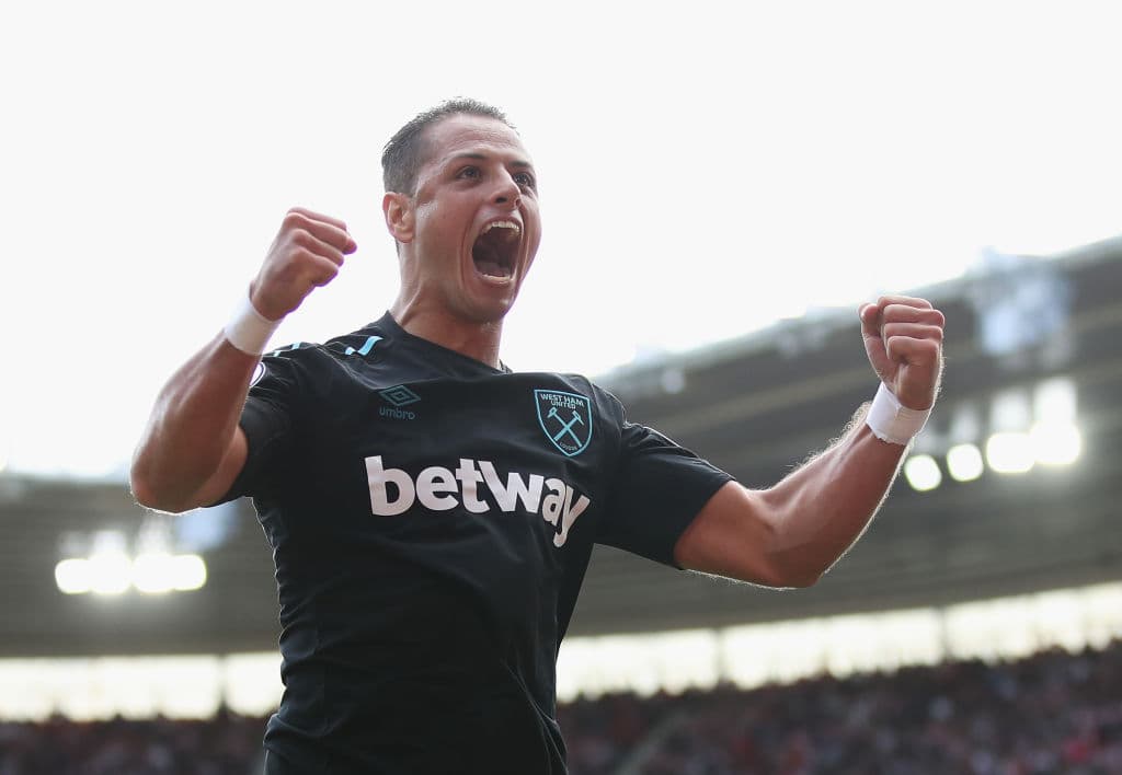 Después del United, y de jugar con el Real Madrid y Bayer Leverkusen, 'Chicharito' volvió a la premier para jugar con el West Ham, donde lleva 8 goles en 28 partidos.