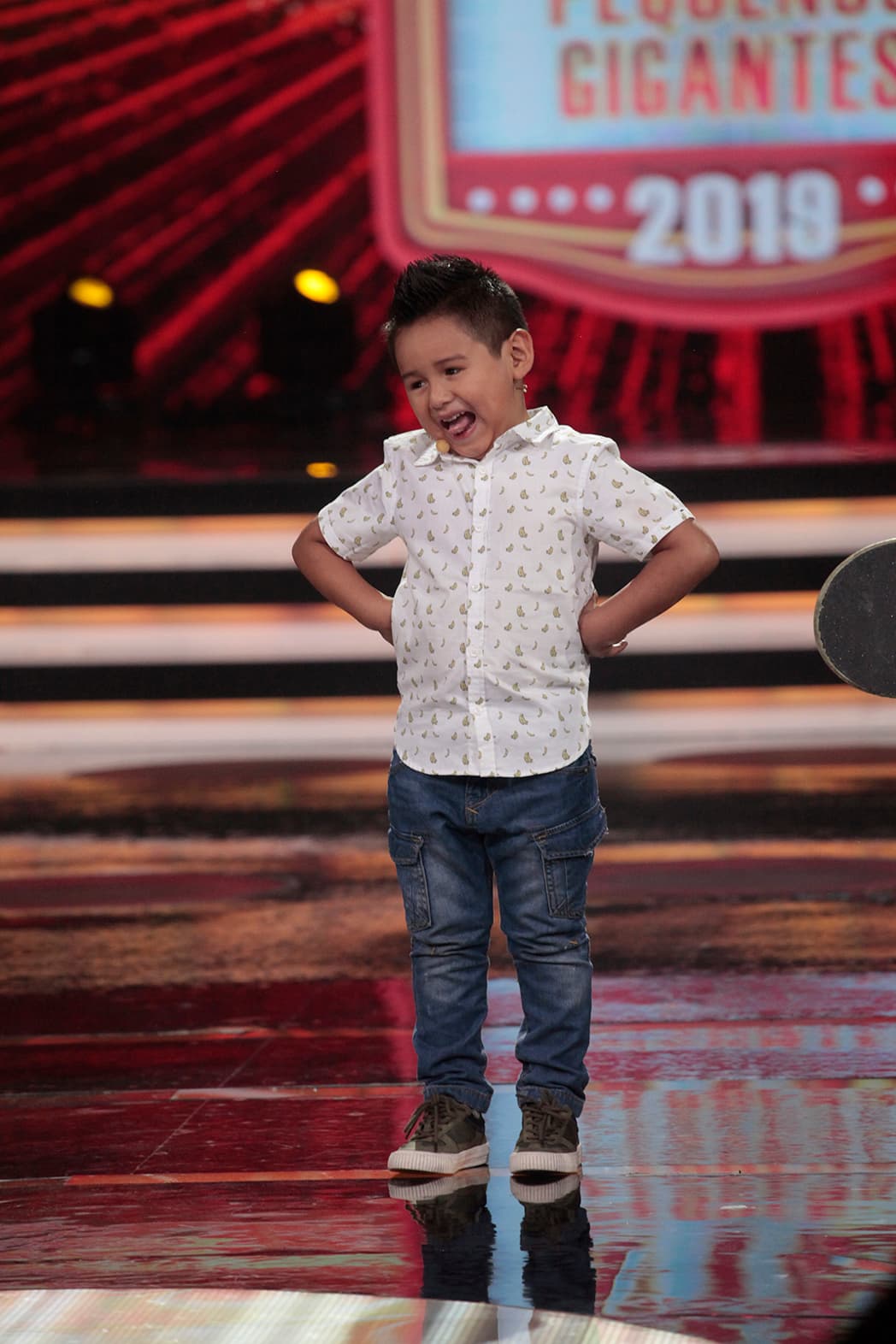 Tras el majestuoso espectáculo, Albertano volvió a pasar a su lugar, pero no se quedaría ahí mucho tiempo: fue llamado de nuevo al escenario para acompañar al capitán Giovani en el juego 'Gali dice'.