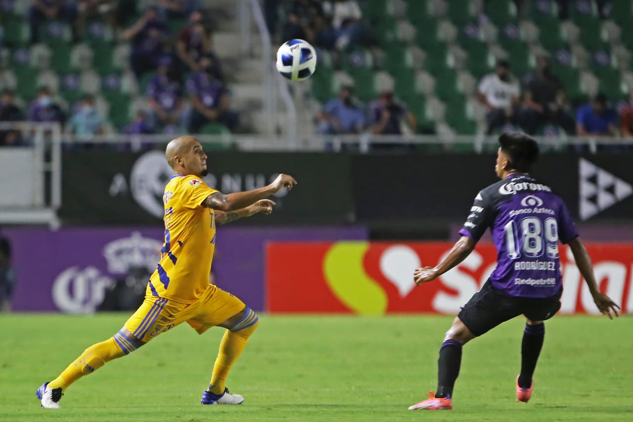 Ni el marcador a favor evitó que al 64', el 'Chaka' Rodríguez se sumara al hospital de Tigres y también tuvo que ser sustituido.