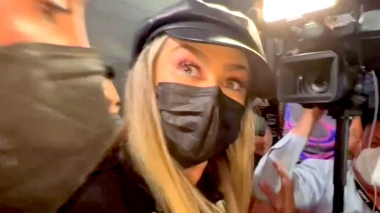 Entre empujones, Aracely Arámbula responde sobre su relación con Luis Miguel y con la prensa