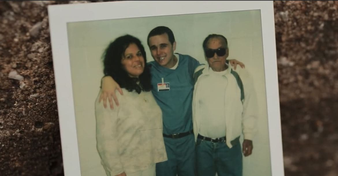 Ángel Sánchez con sus padres, Dexis Montiel y Enrique Sánchez, durante su encarcelamiento desde enero de 1999 hasta abril de 2011.