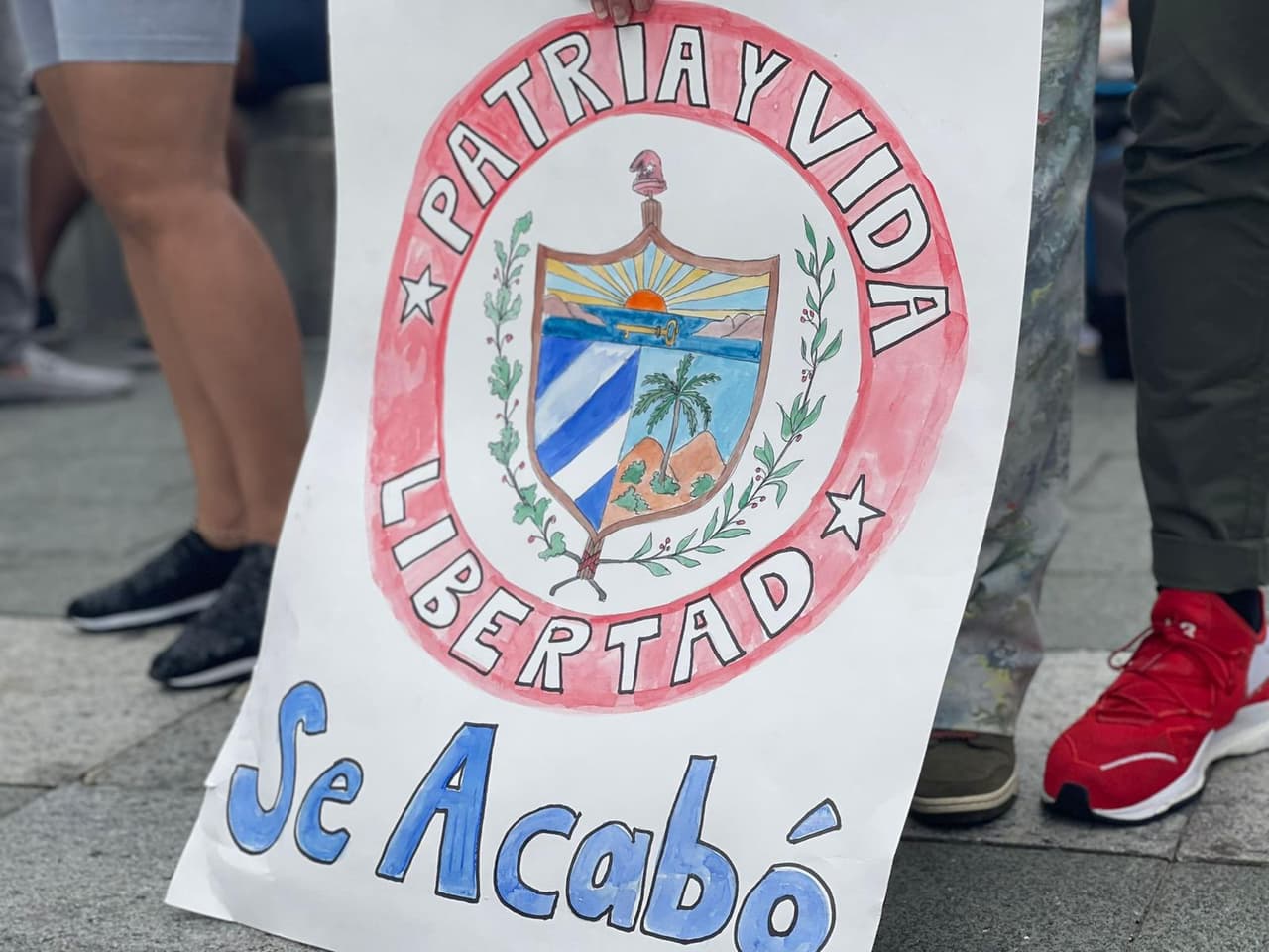 La seguridad alimentaria se ha convertido en un problema nacional creciente a causa de la pandemia. La isla importa alrededor de dos tercios de los alimentos que consume. Las importaciones son cada vez más escasas debido a las consecuencias económicas de la pandemia y los embargos comerciales de la era Trump.
