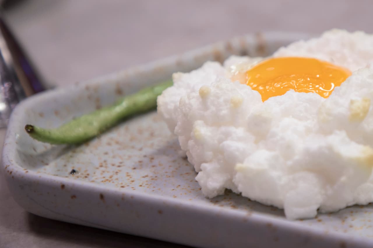 Belén las cuestionó: "¿Nunca habían hecho un huevo nube?". A lo que ellas contestaron que no. Belén les hizo notar que estaba "crudillo". Ellas confesaron que este había sido el huevo más dificil de su vida.