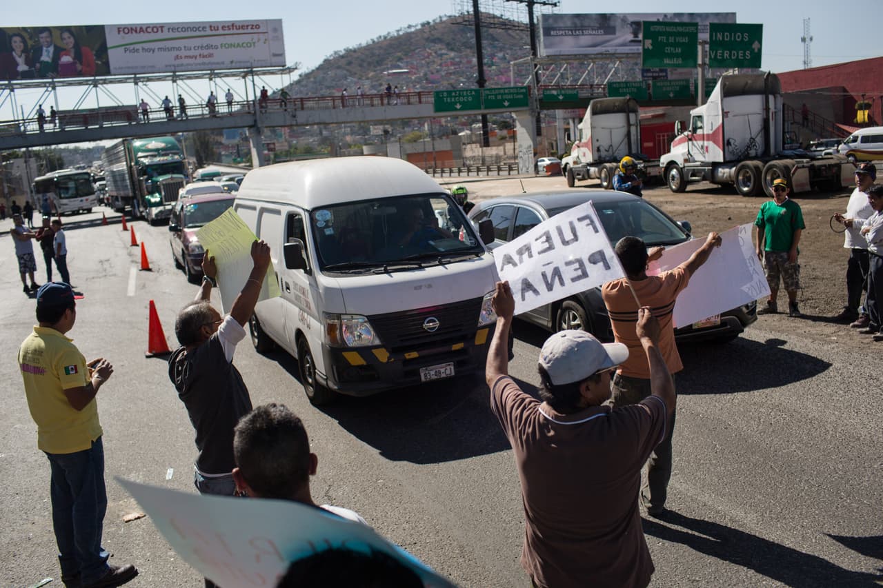 Los bloqueos de carreteras y avenidas han afectado a miles en toda la República Mexicana.