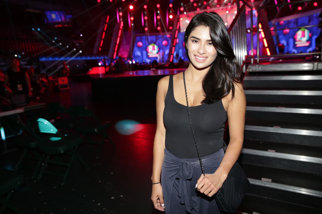 La actriz Diane Guerrero se presentó a los ensayos de Premios Juventud este miércoles.