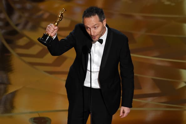 Oriundo de Ciudad de México, Emanuel Lubezki ganó también Mejor fotografía con el filme de 2015 de Alejandro G. Iñárritu,
<i>Birdman</i>.