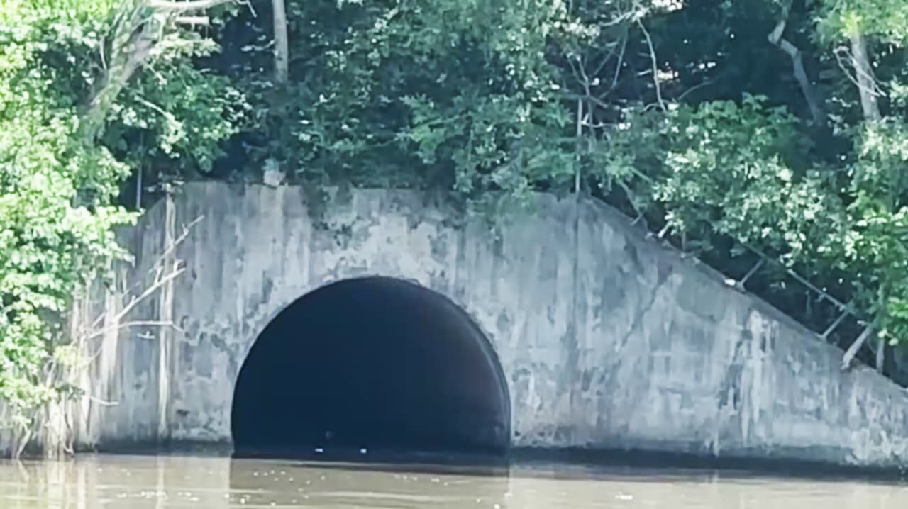 La policía de Houston recupera el cuerpo de un hombre en el Buffalo Bayou; investigan las causas de su muerte