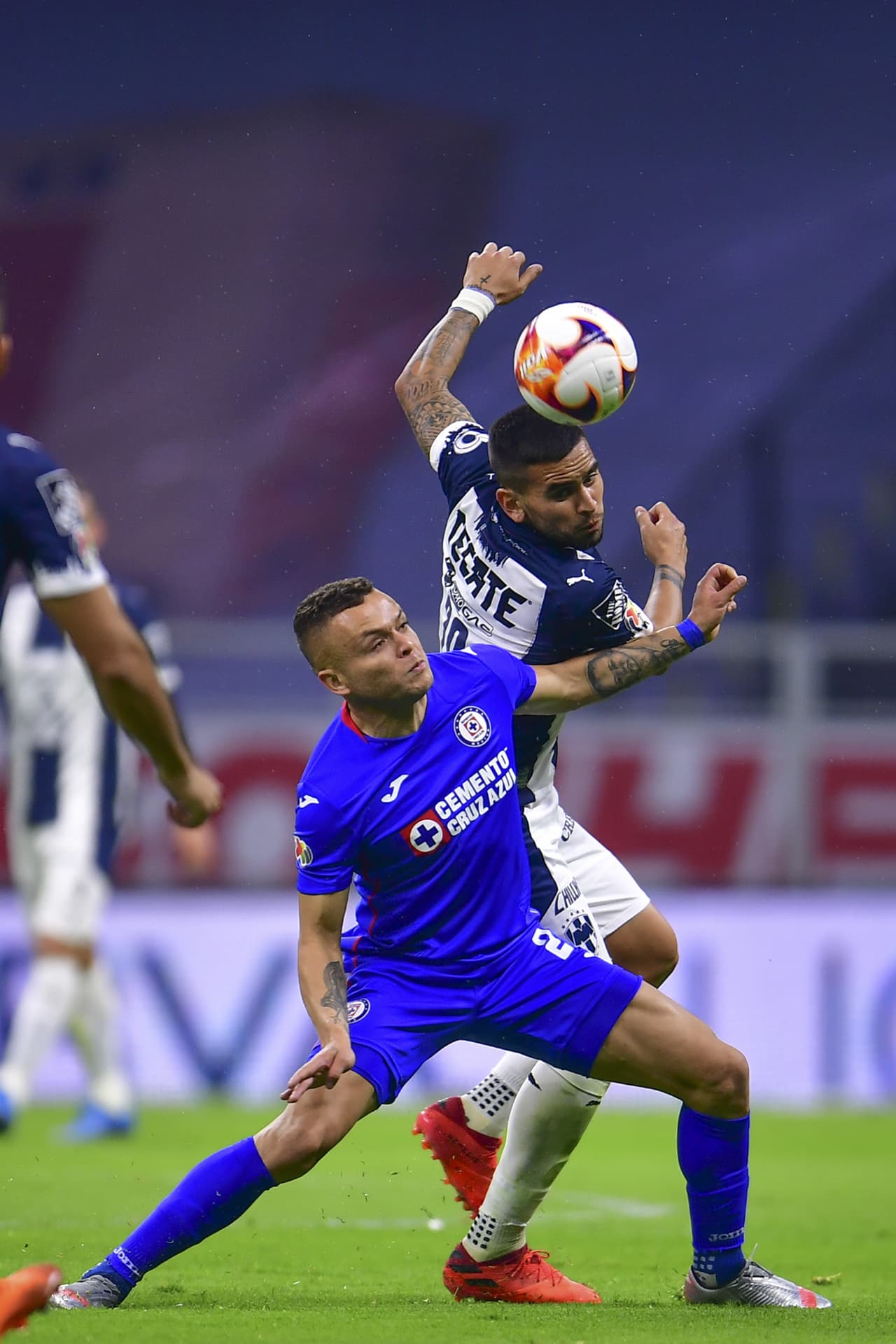 Con solitario gol de Roberto Alvarado (42'), Cruz Azul vence 1-0 a Monterrey y alargan su racha de victorias a nueve. Cruz Azul se queda como líder solitario del torneo y los Rayados bajan a cuarto lugar y podrían caer al quinto si es queToluca vence al Pachuca.
