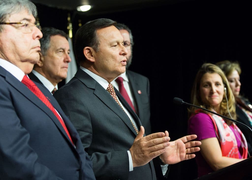 El canciller peruano Nestor Francisco Popolizio habla a la prensa tras la reunión del Grupo de Lima en Ottawa.