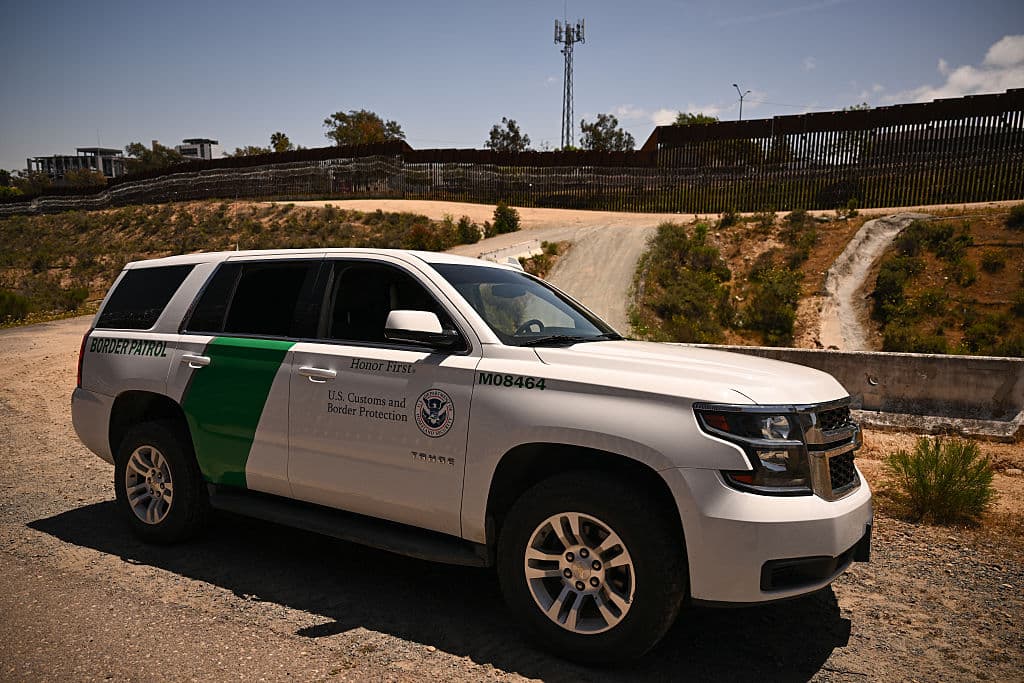 Temor por retenes migratorios en California: ¿qué hacer si te detienen en carretera?