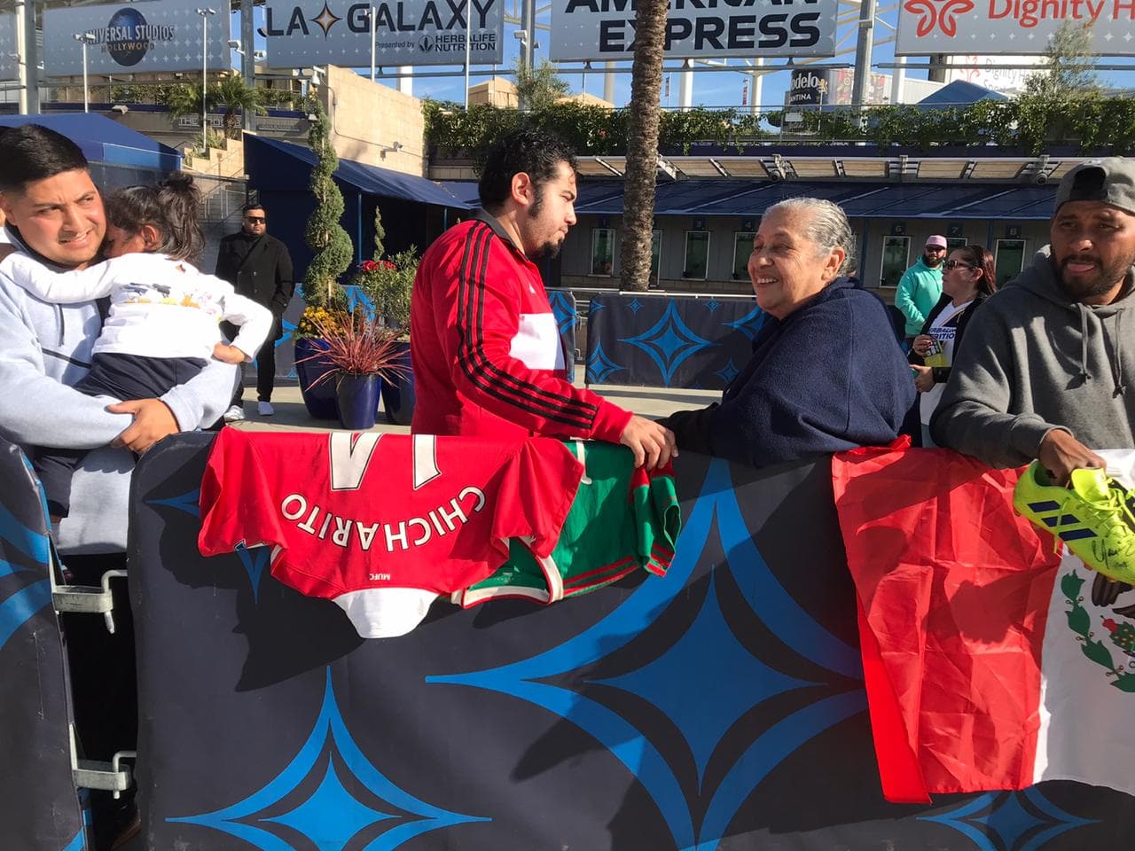 Camisetas del Chicharito con el Manchester United.