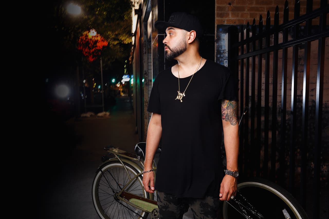 Si lo tuyo es la pista de baile, en la Feria Cultural Latinoamericana lo vas a demostrar, pues El Dusty no parará de poner las mejores mezclas para que no dejes de moverte con su ritmo de cumbia electrónica.