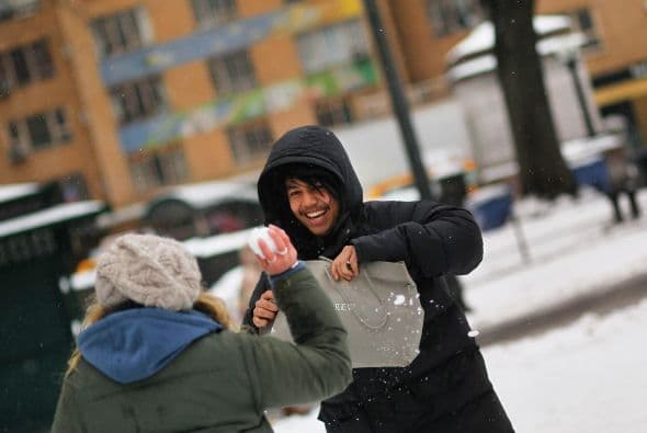 Los estudiantes asistieron a clases y las escuelas permanecieron abiertas ya que las autoridades decidieron que era pertinente.
