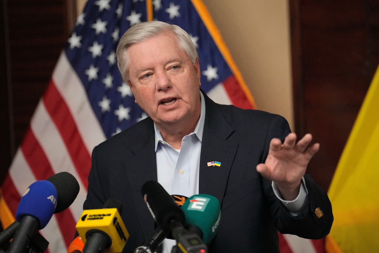 Era apreciado por su sentido del humor,
<b> su capacidad para colaborar tanto con demócratas como con republicanos y su afición al golf</b>. En su vida personal, Graham no estuvo casado ni tuvo hijos propios; sin embargo, se hizo cargo de su hermana menor, 
<b>Darline Graham Nordone ,</b> tras la muerte de sus padres, y con el tiempo la adoptó legalmente.