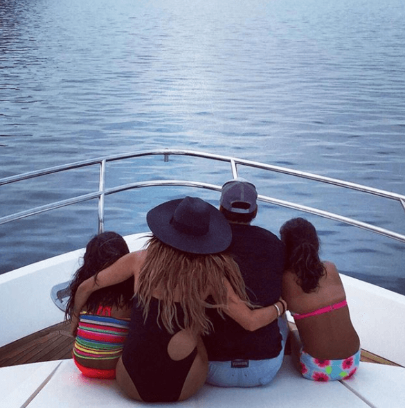 "Mi vida entera... Momentos que llenan el alma", una de las más bellas imágenes que compartió Karla.