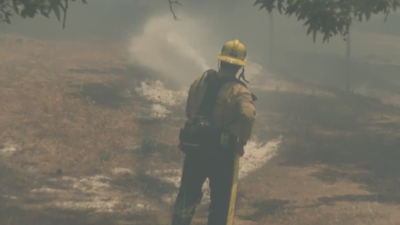 Más de 23 mil personas evacuadas por el incendio Sandy en Simi Valley