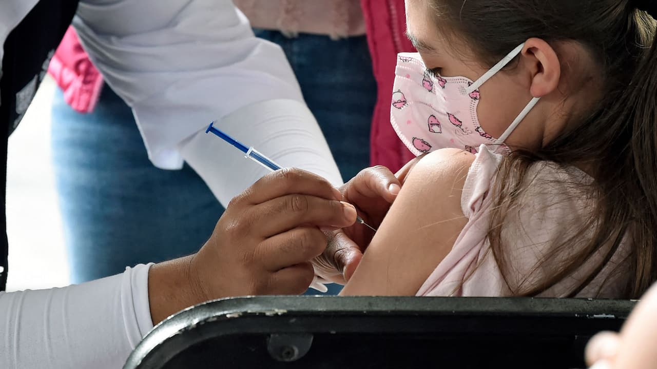 “Posiblemente lo haga”: opiniones divididas entre padres de familia sobre vacunación de niños contra coronavirus