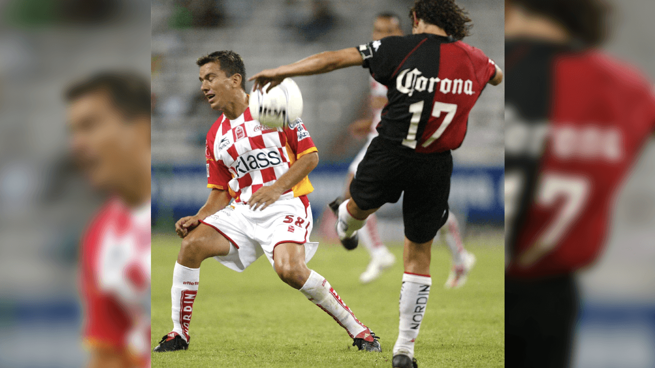 <b>Su primer gol como profesional</b>
<br>- La primera anotación de Guardado, histórico jugador de México, fue en la goleada de 1-6 cuando los Zorros golearon a los Tecos.