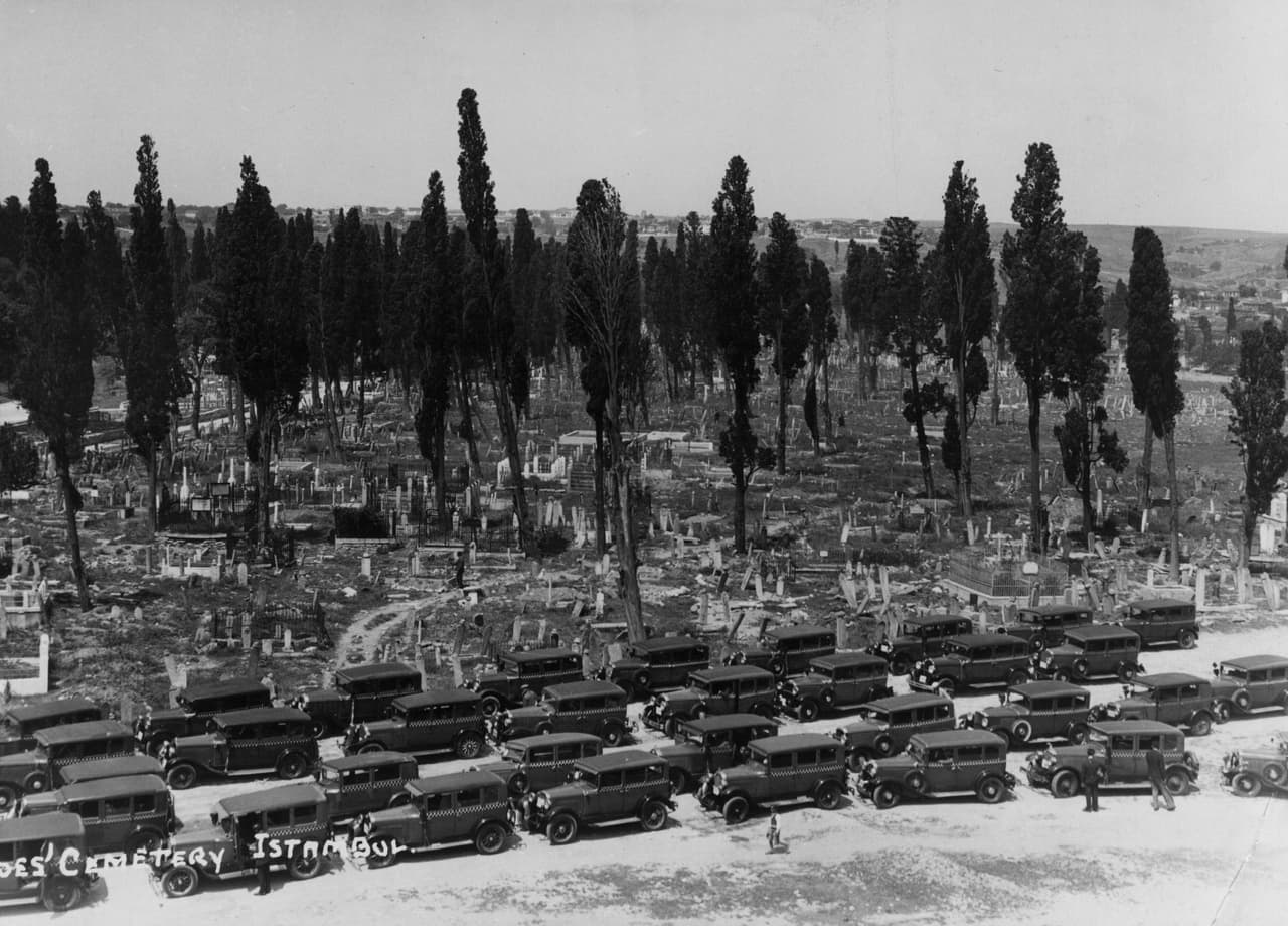 También las últimas palabras del compositor Chopin fue que le hicieran jurar que lo cortaran y revisaran que en verdad ya había fallecido, con tal de no ser enterrado vivo.