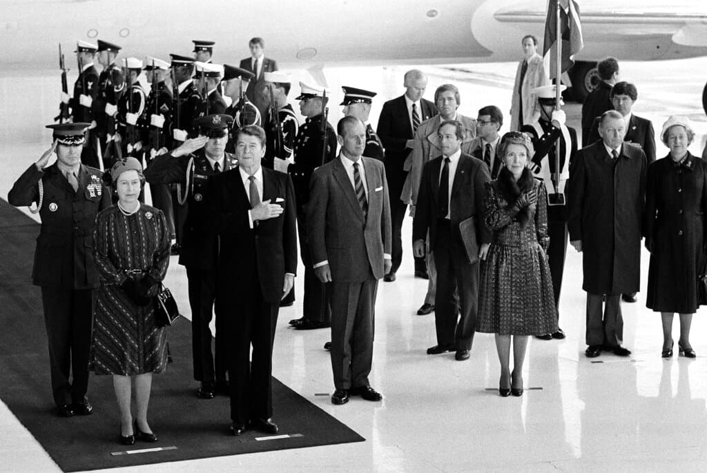 La reina Isabel II y el príncipe Felipe
<b>llegaron a California el 26 de febrero de 1983</b>, siendo su primera parada San Diego, donde tuvieron la oportunidad de visitar el famoso Instituto de Oceanografía.