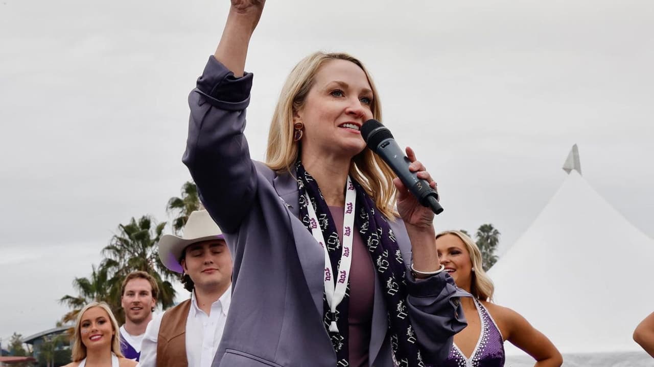 <h2 class="cms-H2-H2"><b>Mattie Parker, republicana, alcaldesa de Fort Worth</b></h2>
<br>"Orando por el presidente Trump y nuestra nación esta noche. Increíblemente agradecido por nuestro Servicio Secreto. No hay lugar para la violencia política en nuestra nación. Unidos estamos, divididos caemos. Unámonos en oración y elevemos a los afectados por este acto de violencia sin sentido."