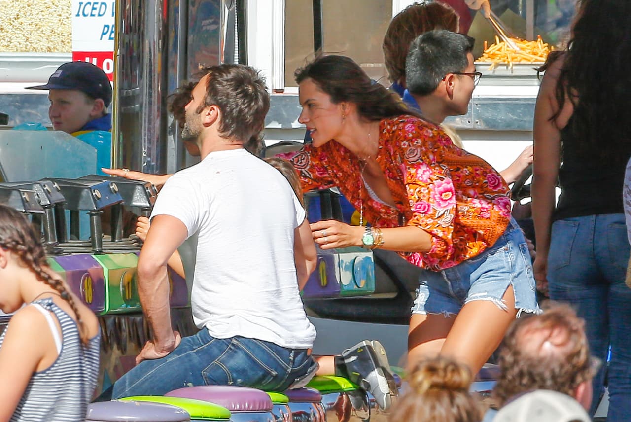 Ella olvida por un momento que es una súper estrella y se enfoca enteramente a su linda familia.