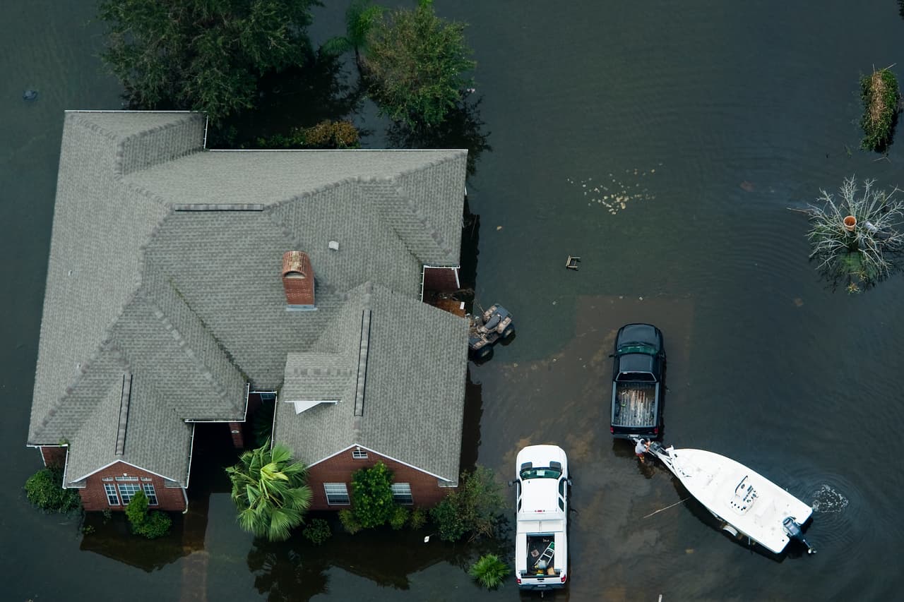 No beba agua de la llave, quite la electricidad y no abra la puerta: consejos básicos si queda atrapado por las inundaciones