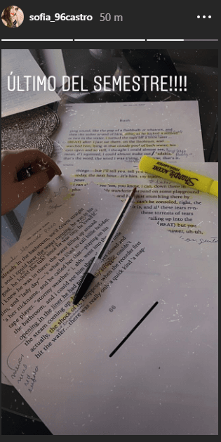 Finalmente, compartió otra imagen que demuestra que, a pesar de la ausencia de su madre, se concentra para enfrentar el “último del semestre”.