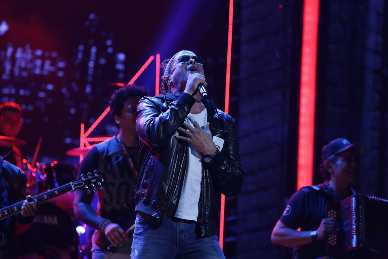 Y cantarle al amor lo hizo merecedor de cinco nominaciones este año en 
<b>Premio Lo Nuestro</b>.