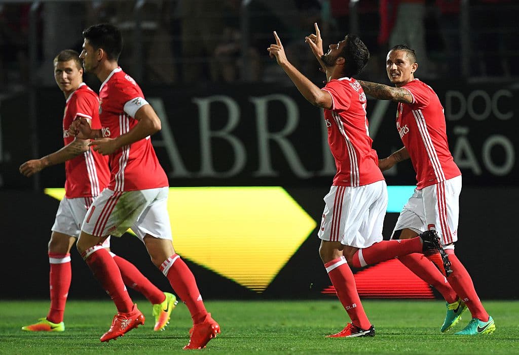 Lisandro López celebra su gol en el triunfo del Benfica.