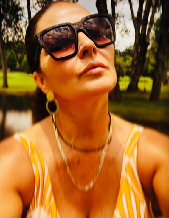 La actriz reveló que en sus 53 años de vida nunca se ha sometido a un procedimiento estético en el rostro, pero por los cambios por la edad y la pérdida de peso no descarta que en un futuro se ponga en manos de los especialistas.
<br>