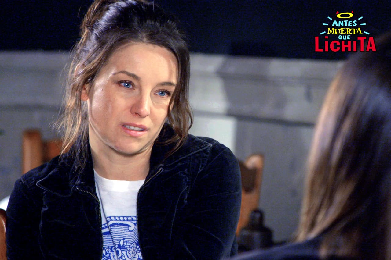 Sheila se hace la víctima frente a Alicia y le confiesa que Roberto es un criminal de lo peor.