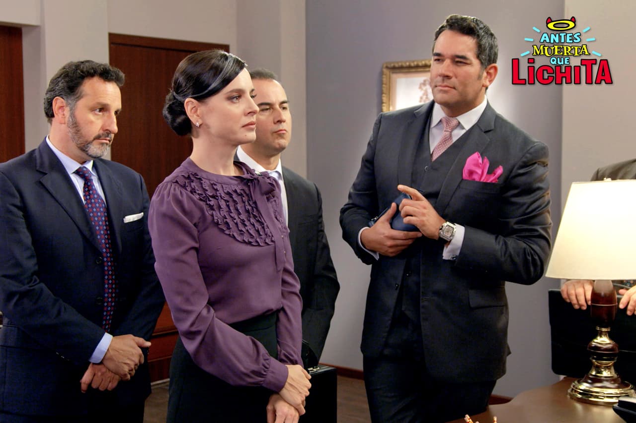 Augusto y Beatriz hacen oficial su divorcio frente a un juez civil.