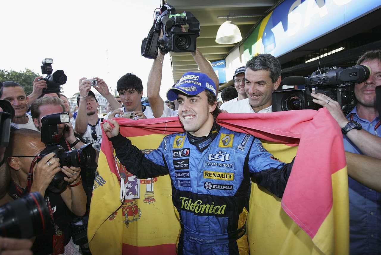 Alonso es el único español con triunfos en la Fórmula 1 y es el sexto piloto con mayor cantidad de victorias con 32 carreras ganadas.
