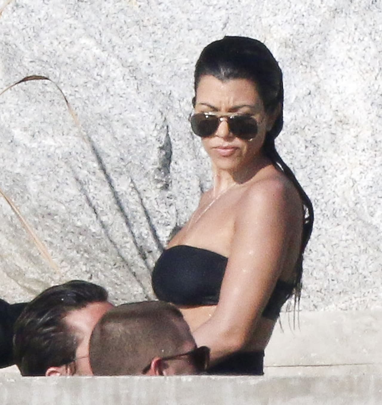 Kourtney Kardashian sigue haciendo de las suyas en las playas mexicanas.