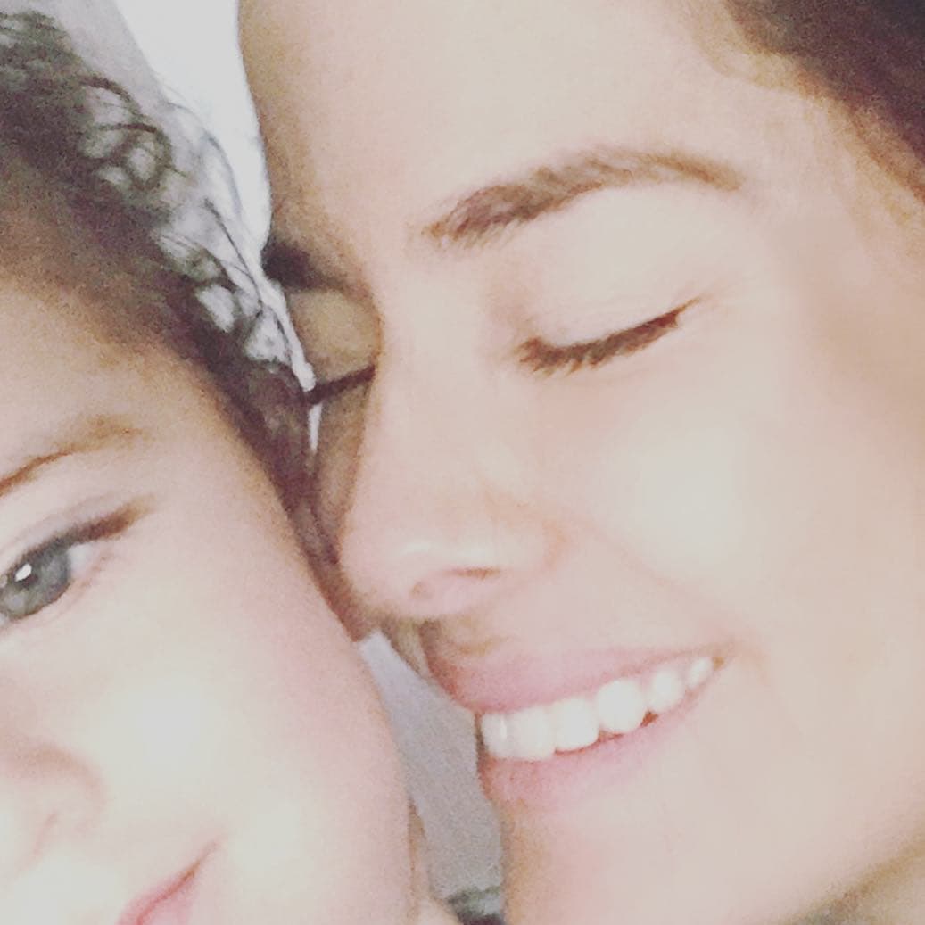 "A pesar de que el virus dura activo en el cuerpo un tiempo, en mi caso fue un tiempo excepcional, 
<b><a href="https://www.univision.com/famosos/danna-garcia-ignora-si-podra-ver-a-su-hijo-en-el-dia-de-la-madre-aun-no-sabe-si-esta-libre-de-covid-19-video" target="_blank">no sé por qué</a></b>", se cuestionó a 9 meses del primer positivo que recibió. 
<br>