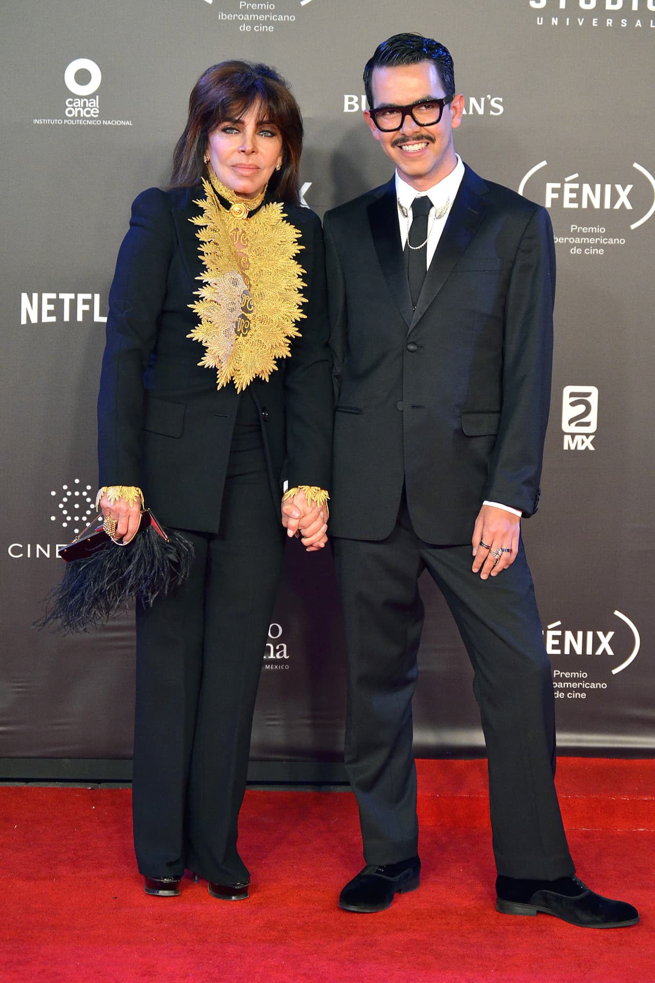 <b><a href="https://www.univision.com/temas/veronica-castro" target="_blank">Verónica Castro</a></b> no se quedó callada y arremetió en contra de Manolo Caro al hablar sobre su salida de la serie 'La casa de las flores'.
<br>