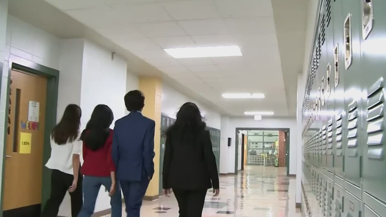 Cambio educativo en California: Ley simplificará la reclasificación para 1 millón de estudiantes que aprenden inglés
