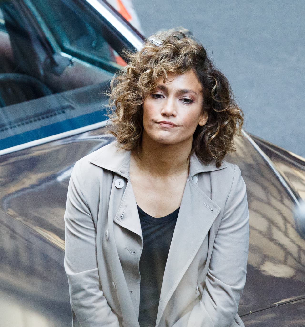 ¡Pobre Jennifer! Parece que está muerta del aburrimiento.