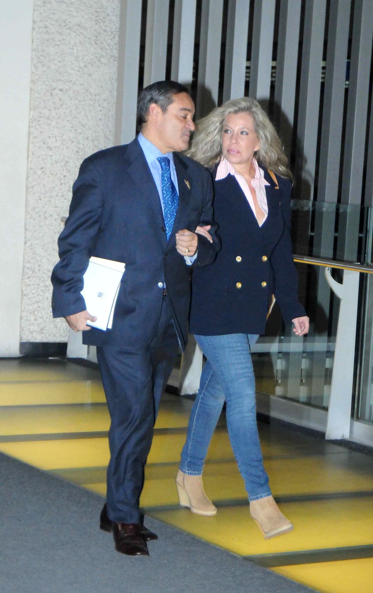 Después de despedirla con una misa de cuerpo presente, Ernestina Sodi y su entonces prometido decidieron casarse por la vía civil en la misma agencia funeraria. Su boda estaba planificada para ese día, pero al morir doña Yolanda, lo que hizo la pareja fue 
<b>cancelar la fiesta</b>, aunque sí selló su unión.