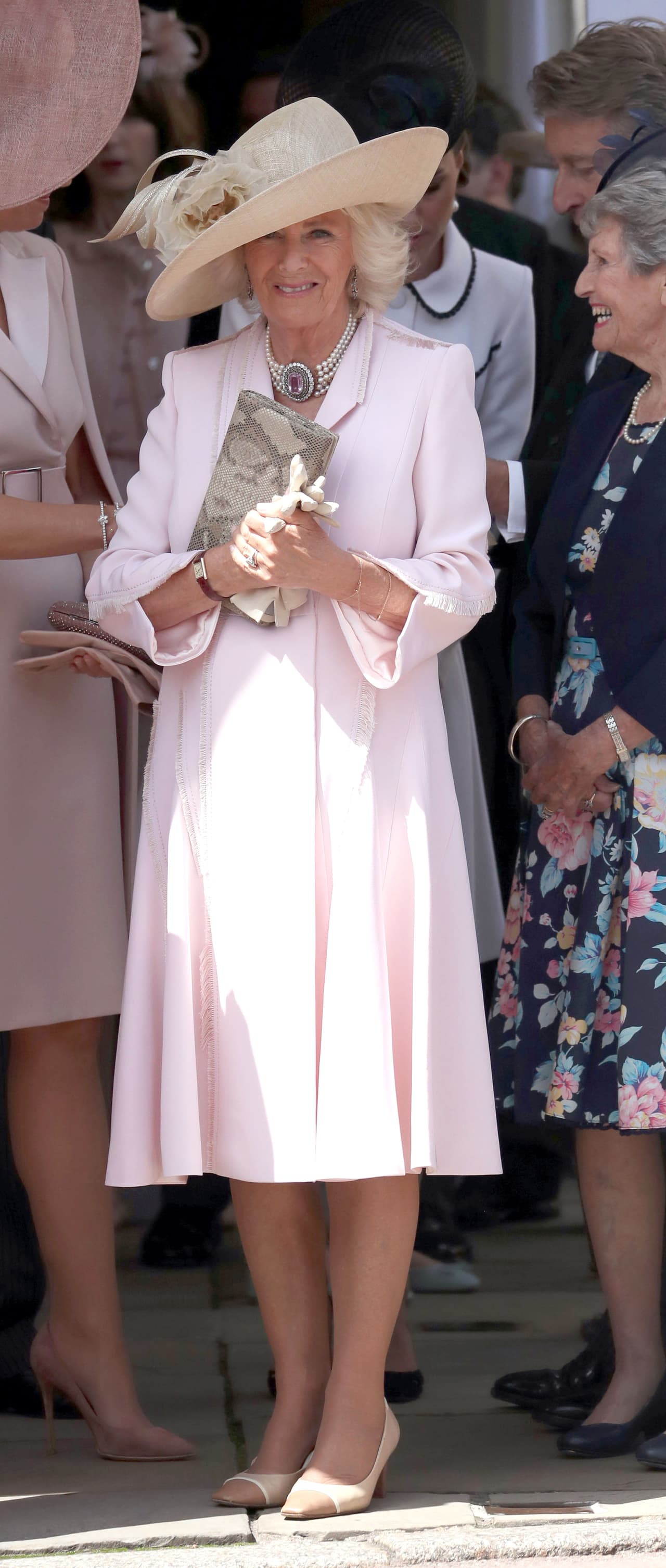 <b>Las otras royals</b>
<br>Las otras asistentes del quintento fashionista fueron Camilla, que llevó un vestido en rosa pálido de Anna Valentine, una gargantilla de perlas y topacio rosa y un sombrero de Philip Treacy.