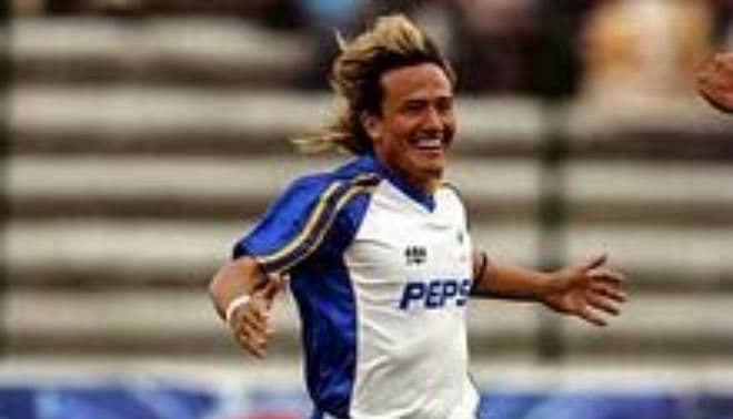 También jugó para los Lobos BUAP entre 2004 y 2005.