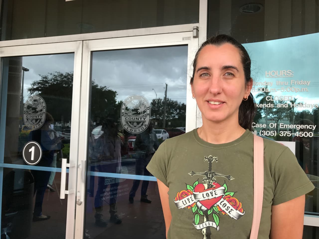 Litzel Piñón votará por primera vez este año. Después de dudar mucho, dice que lo hará por Hillary Clinton.