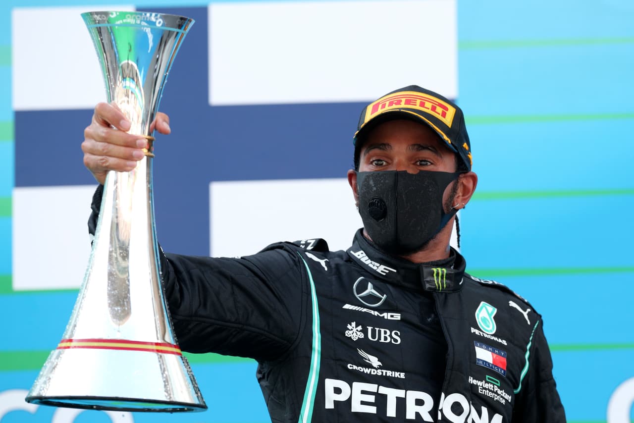 Hamilton ejecutó una casi perfecta carrera en el Gran Premio de España, liderando cada una de las vueltas. Verstappen se queda en la segunda posición, mientras que Bottas logra la tercera posición. El mexicano, 'Checo' Pérez estuvo a una posición de ganar un lugar en el podio.