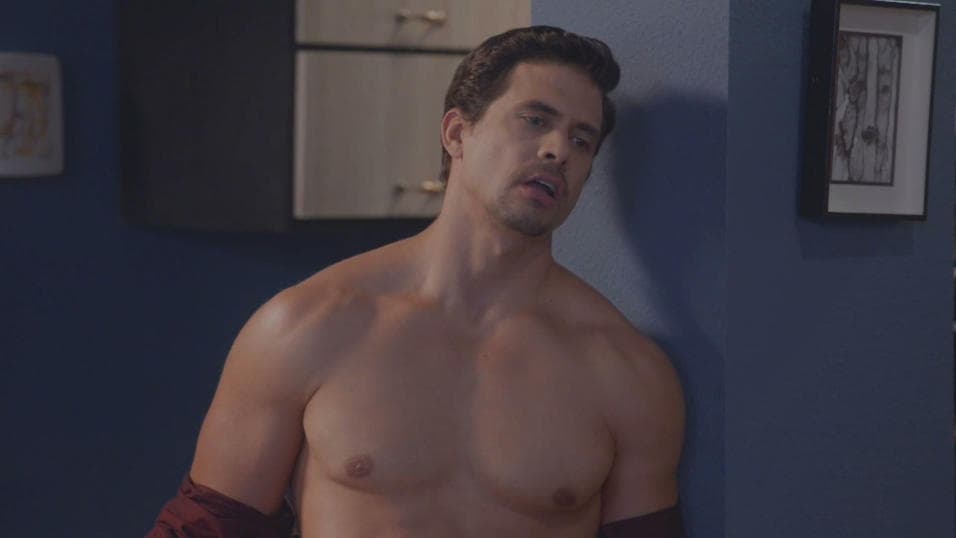 Es todo un galán que anda tras los huesos de Ana Leticia.