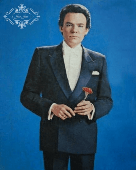 Dos semanas después del 
<b><a href="https://www.univision.com/local/nueva-york-wxtv/muere-jose-jose-a-los-71-anos">fallecimiento del cantante mexicano José José</a></b>, el hombre que 
<b>lo entrevistó durante varios años</b> para hacer la serie y la película sobre su vida, 
<b>decidió romper el silencio</b> sobre las situaciones de las que alega fue testigo.