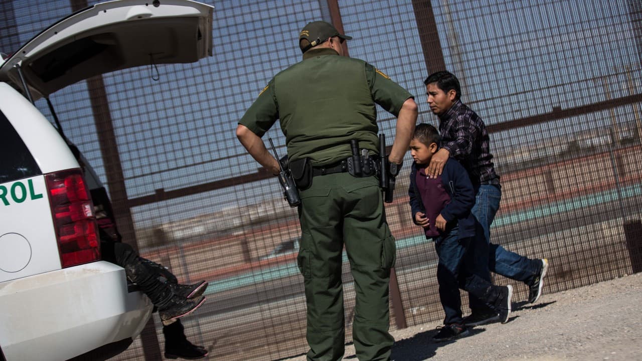 48 inmigrantes detenidos en 2 horas: el alarmante número que sigue subiendo en el punto más caliente de El Paso