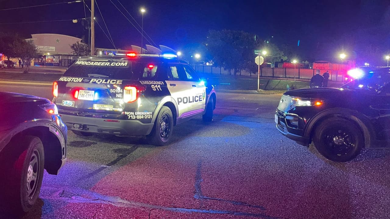 Buscan al sospechoso de perseguir a una joven de 20 años y luego balearla en la cara al sureste de Houston